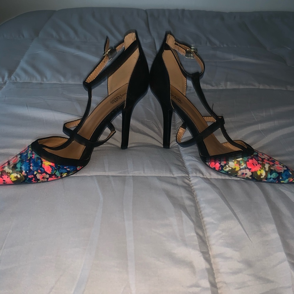 Heels - Picture 2 of 2